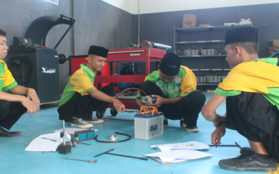 Bengkel Otomotif SMK Al Mu'allim Kesugihan